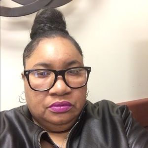 Meet your Posher, Monique